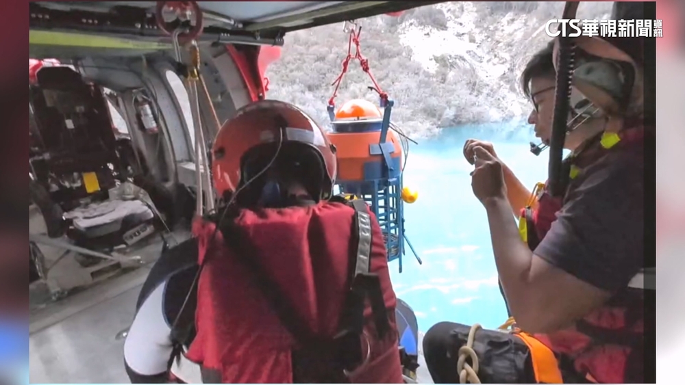 堰塞湖監測再升級！　投放日本「投入式浮標型水位計」