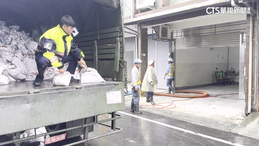 大雨+泥沙堵塞！　水淹光復民宅　中央.地方協助防災