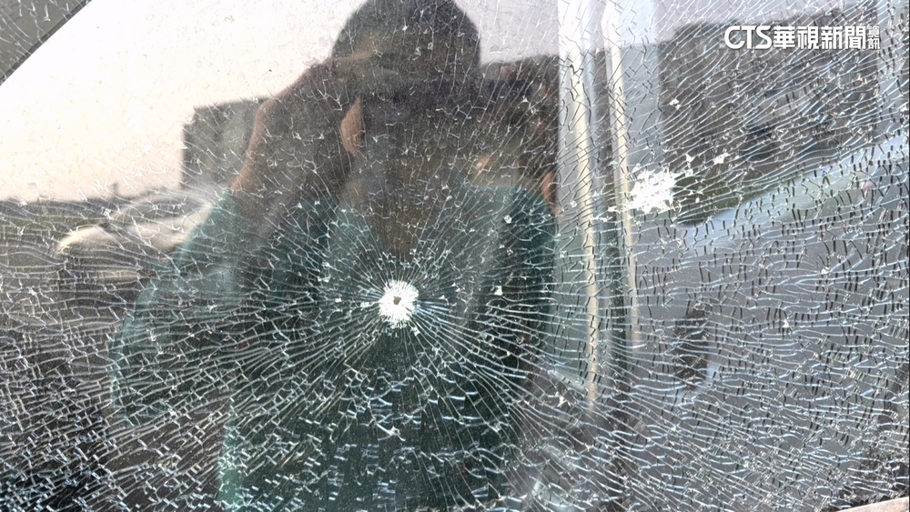 高雄男持BB槍隨機射路邊2轎車　落網後供稱「好玩」