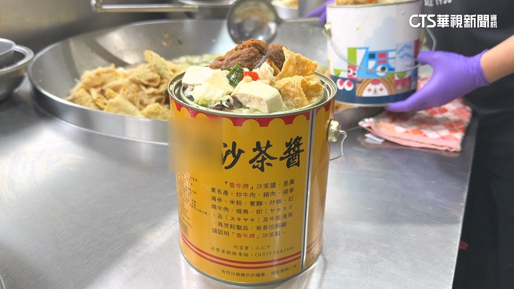 霸氣！　沙茶桶裝沙鍋魚頭　客人：復古　業者：爺爺時代就這樣外帶