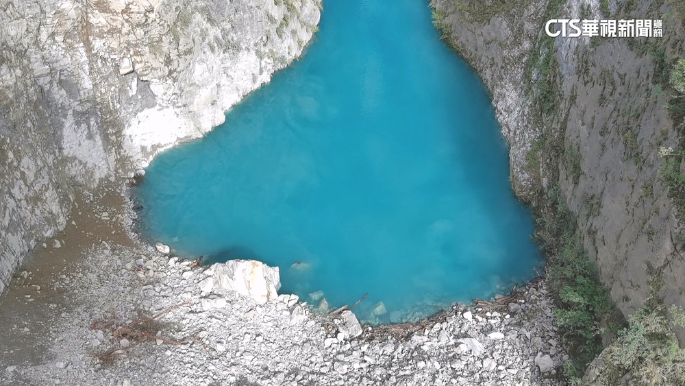 燕子口堰塞湖湍急「距壩頂4.8公尺」　下游居民撤離