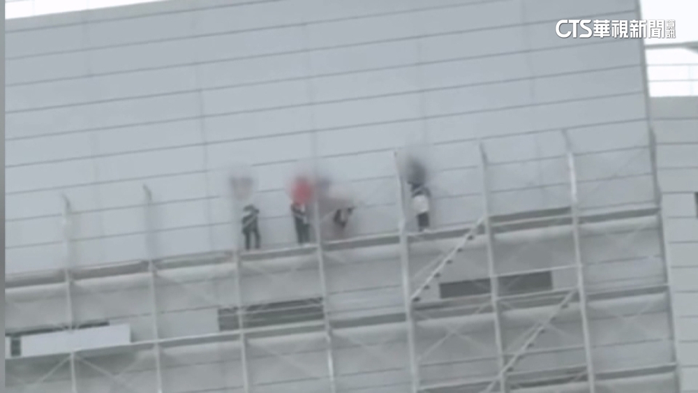 工人站9樓高鷹架作業「無防護」！　勞工局：最高罰30萬