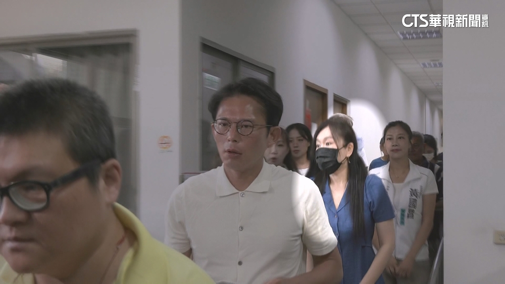 小姨子遭週刊點名「狗仔金主」　黃國昌否認：不道歉將提告