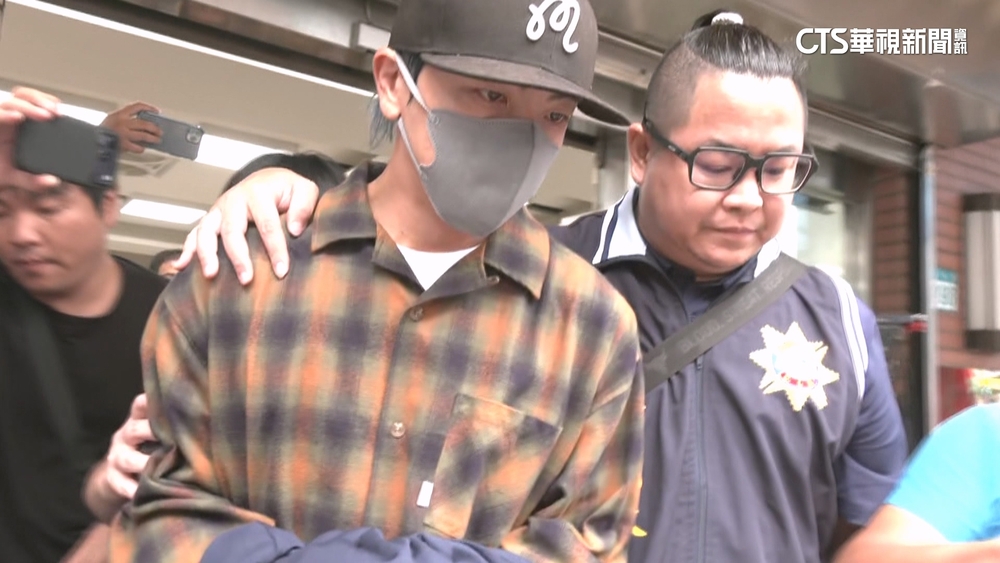 坤達道歉認閃兵！　返台下機遭拘提　低調喊謝謝關心