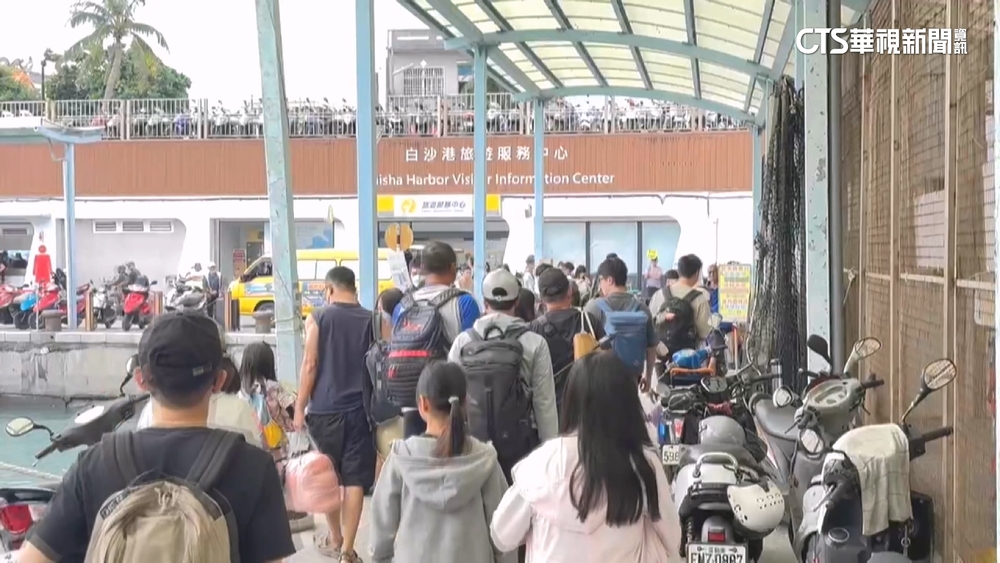 今年最後一個連假！　國旅瘋小琉球　東琉線湧人潮