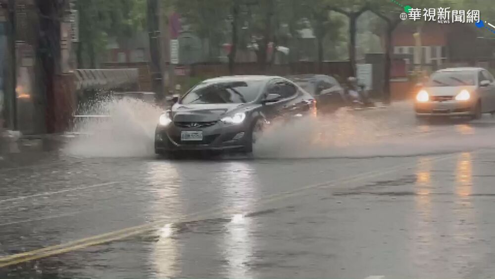 被車濺水噴濕全身 高中生怒發文「文采」引關注　釣出車主「喊告」網怒：只敢威脅學生