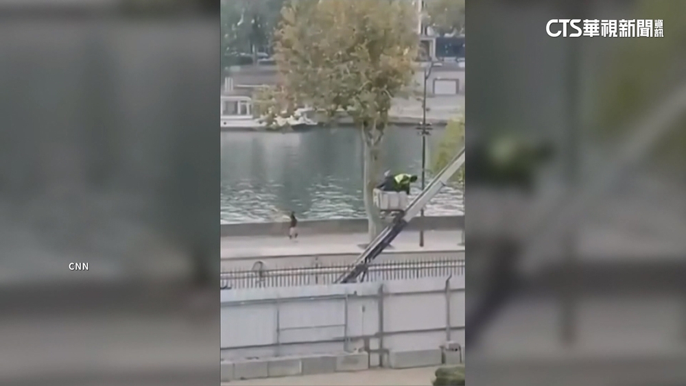 羅浮宮珠寶劫案抓到2嫌　1人準備逃阿爾及利亞