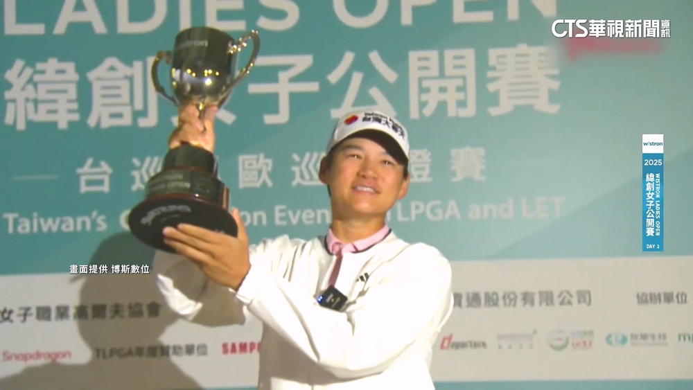 「微笑球后」曾雅妮　睽違11年再捧職業賽冠軍盃