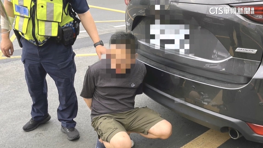 駕駛持毒遭攔查心虛　硬關車門想逃！　夾傷1警