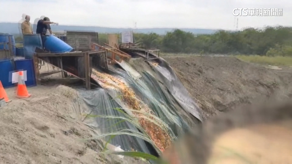 台中一桶桶廚餘狂倒進坑　民代揭掩埋場淪廚餘海