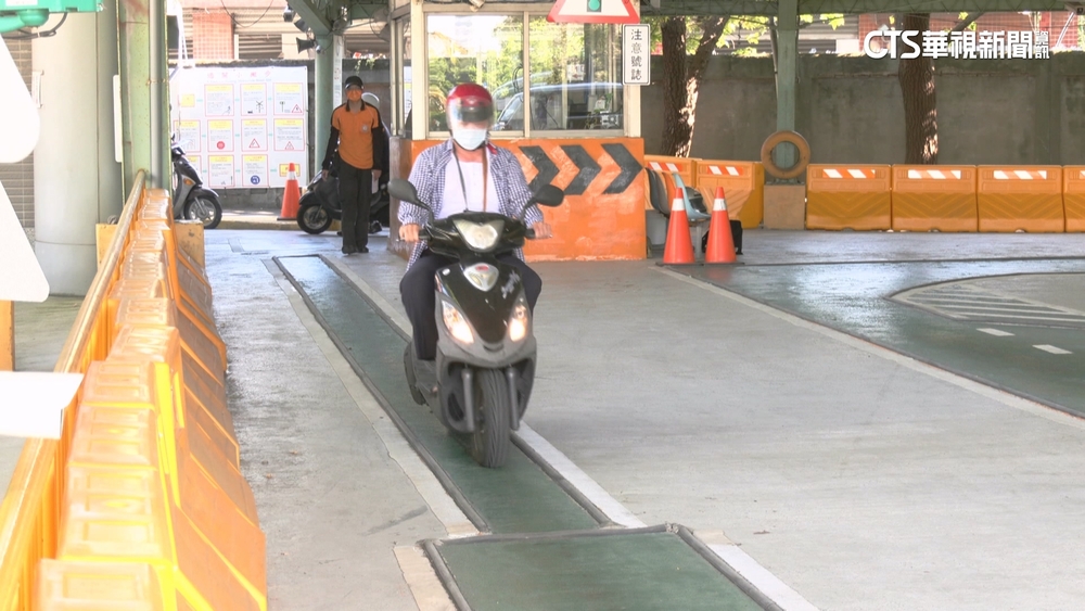 立院三讀「加重無照罰則」！　機車最高罰3萬6.汽車6萬