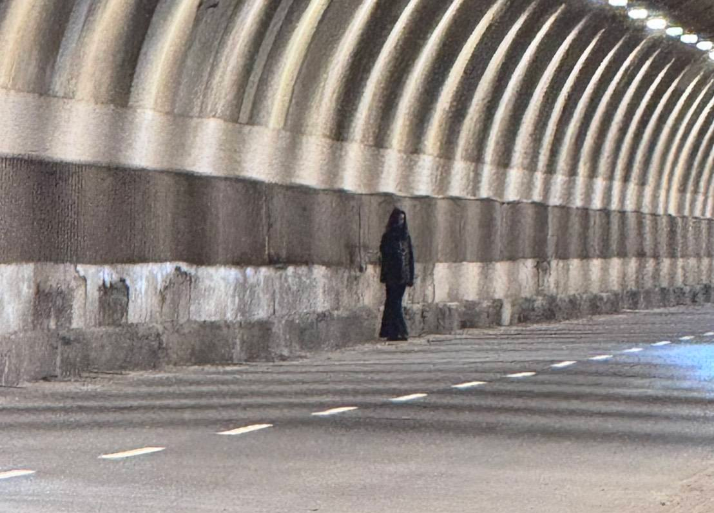 基隆中山隧道驚見「長髮女鬼」　警方調監視器曝真相：為萬聖節拍片