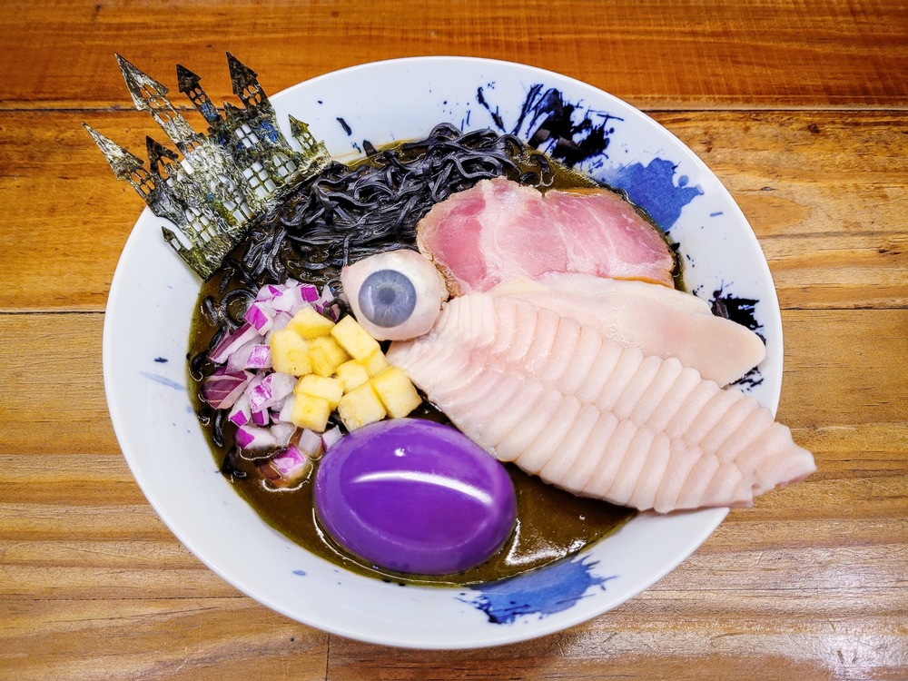 萬聖節來了！吃拉麵有「爆漿眼珠」會噴汁　限量30碗