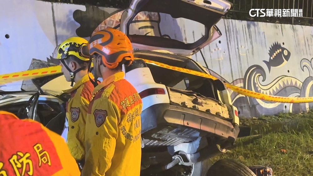 無照酒駕又超載！　婦駕車自撞路樹害6傷