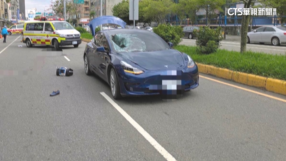 老夫妻提水果「牽手過馬路」　遭酒駕女撞雙亡