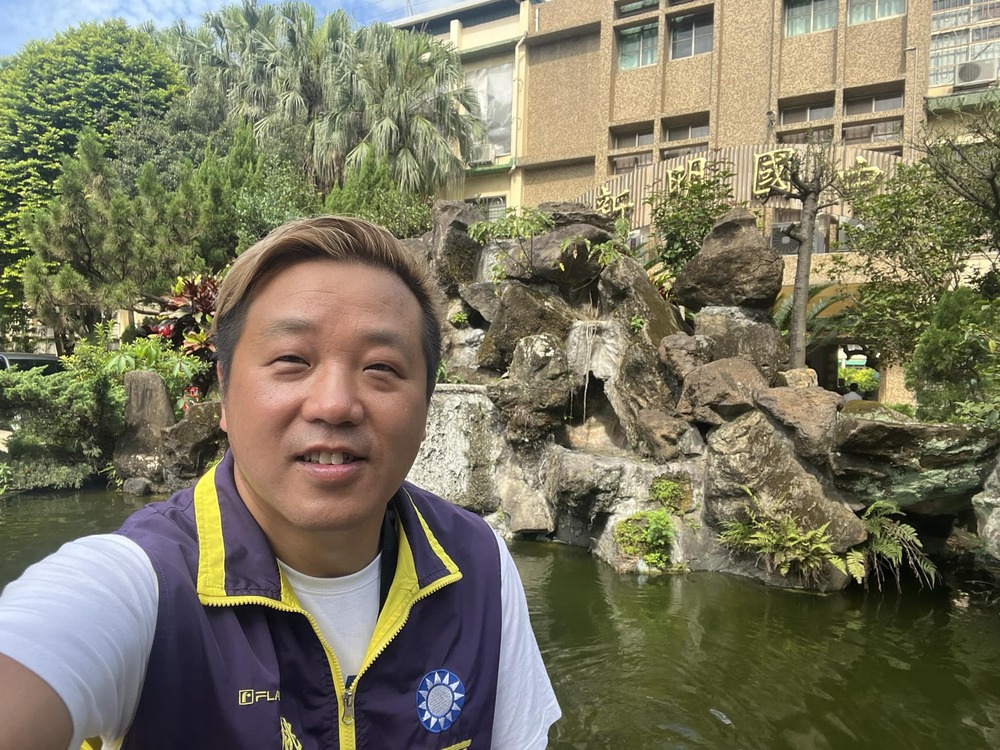 痛斥黃敬平「在綠營政論訕笑自己人」　　親藍粉專：最該被國民黨淘汰