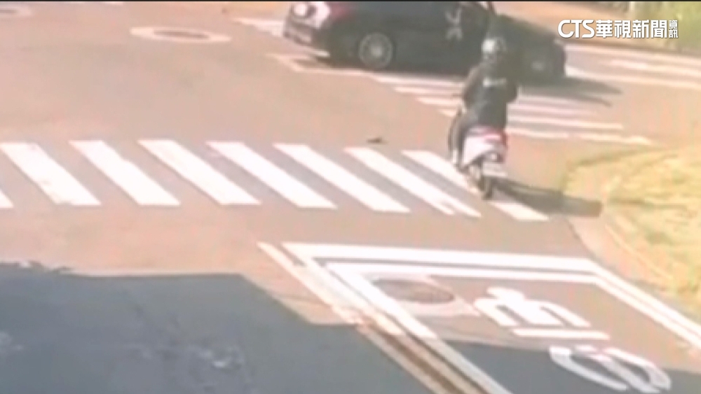 路口撞飛騎士　肇事黑色轎車「偷來的」急逃逸