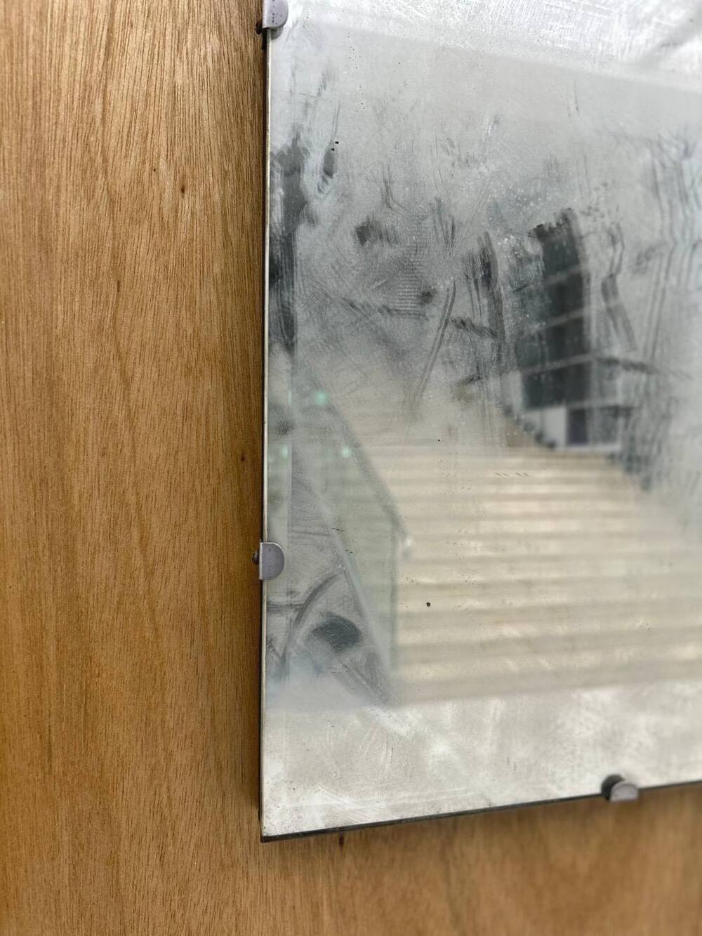 以為藝術品有髒汙！志工拿衛生紙一擦毀了 　基隆文觀局致歉：將改善精進