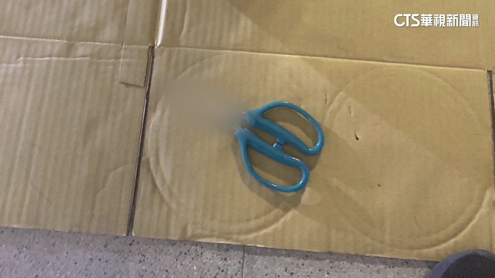 嚇！　女持利器揮舞追人　3女學生驚恐逃燒烤店求救