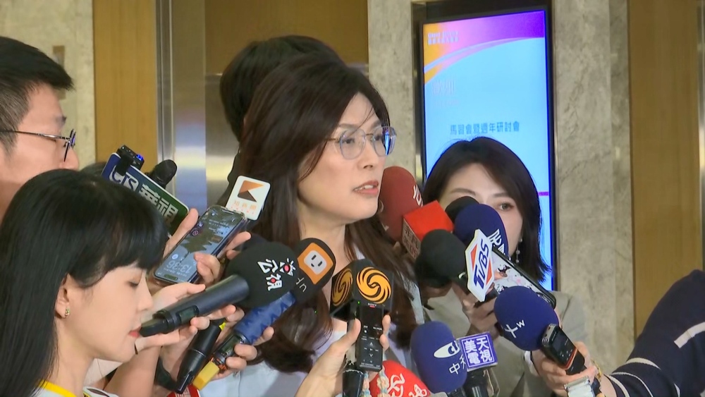 鄭麗文明出席統派團體追思共諜活動　民進黨批「敵我錯置」：接受中共史觀？