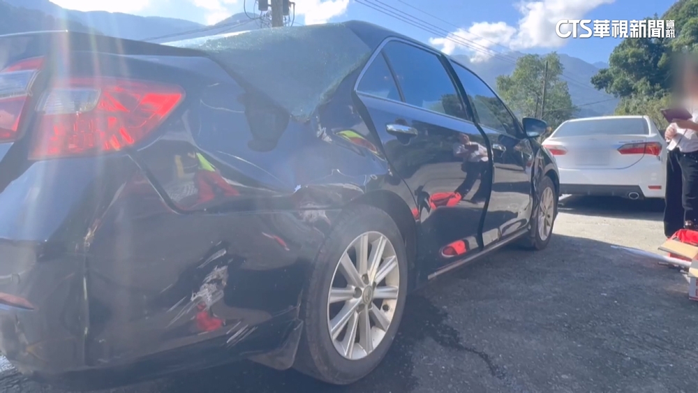 台7線90.7K落石砸車　工務段長：　若施工路段將賠償