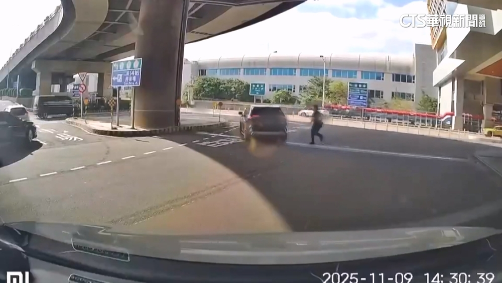 桃機白牌車違規載客　駕駛疑心虛拒檢險撞航警