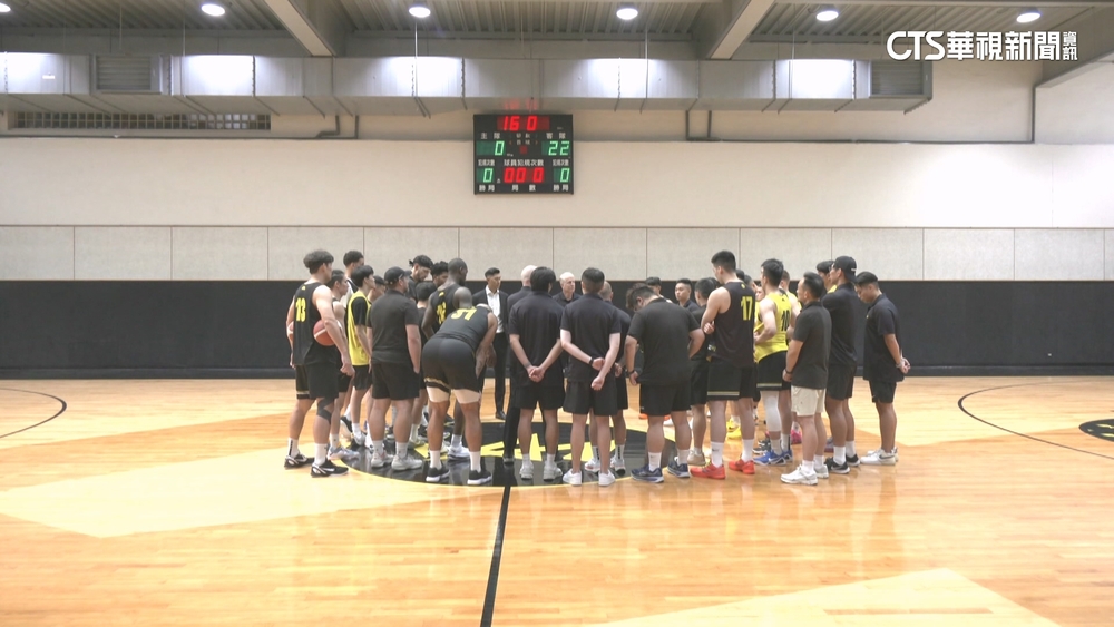 國王閃電開除外籍主帥　「球員」洪志善接掌兵符