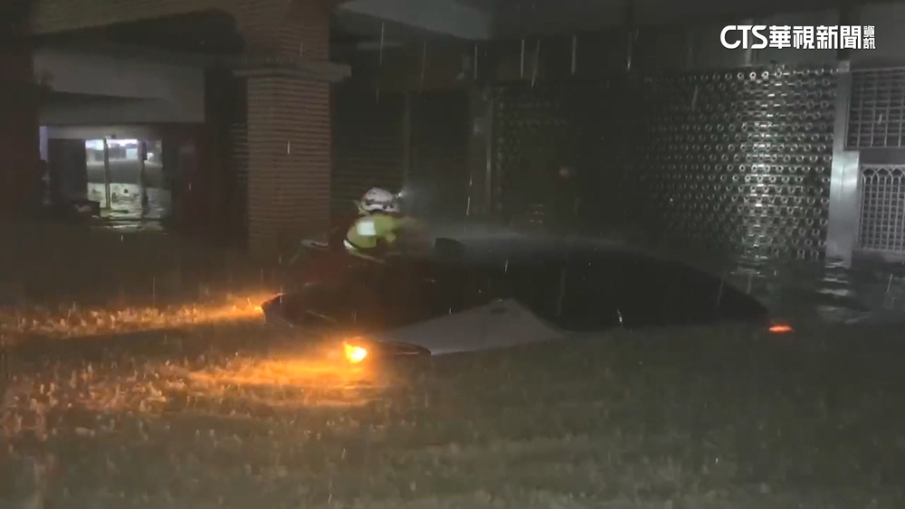 共伴暴雨襲蘇澳！　泥流灌民宅　南方澳市區成孤島