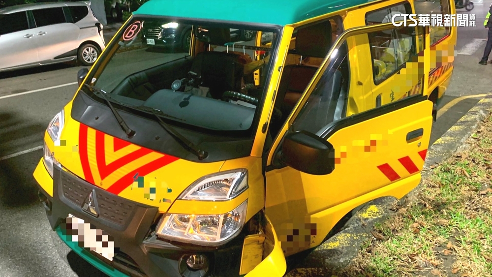 司機疑身體不適　娃娃車撞安全島1師6童驚魂