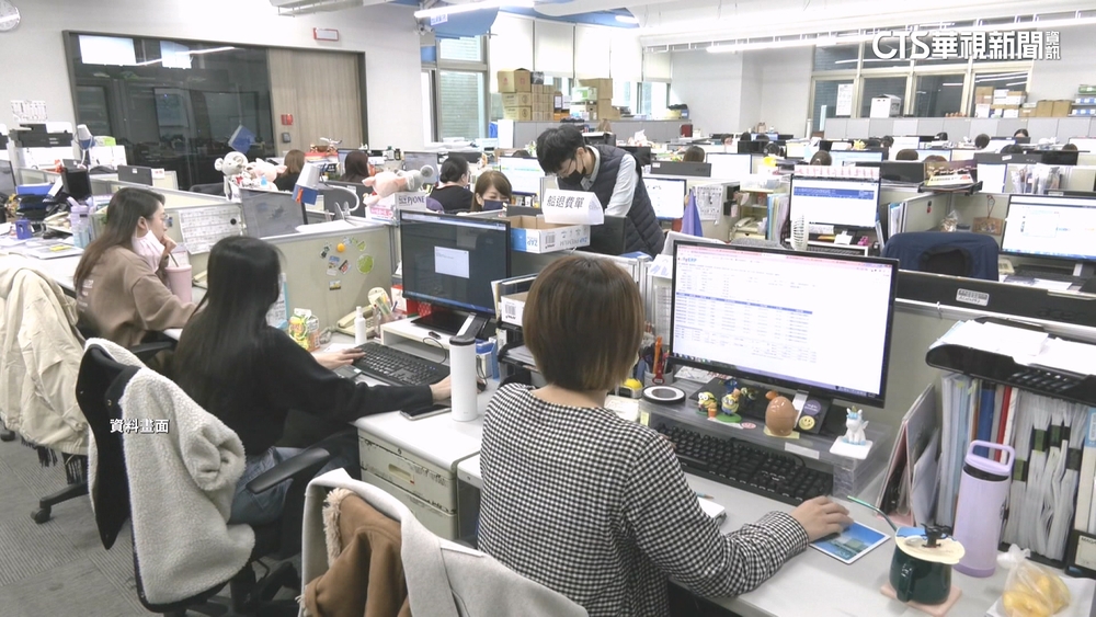 真的是「過勞之島」！　台灣去年工時「全球第五高」