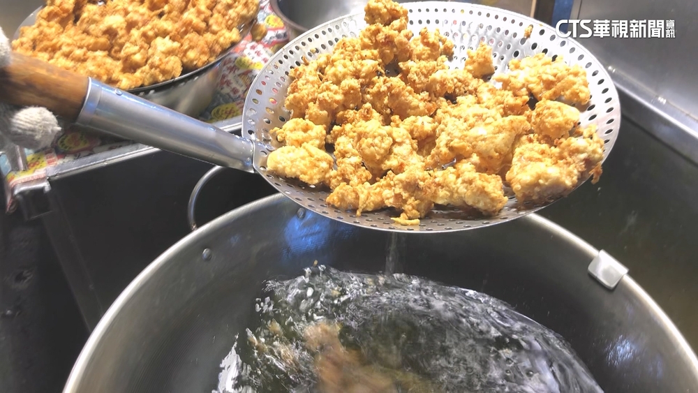 內行人才懂！　夜市香酥雞攤隱藏版品項　「屑屑」　開口要才有？
