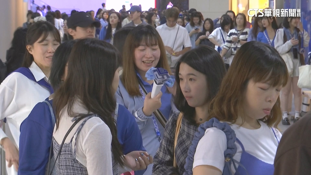 拚觀光！　交長拋演場會票留外國客　粉絲怒：別添亂