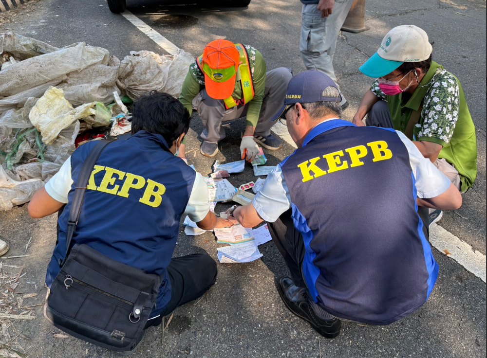月世界遭棄大量垃圾！竟來自台南　高雄環保局：將移送法辦