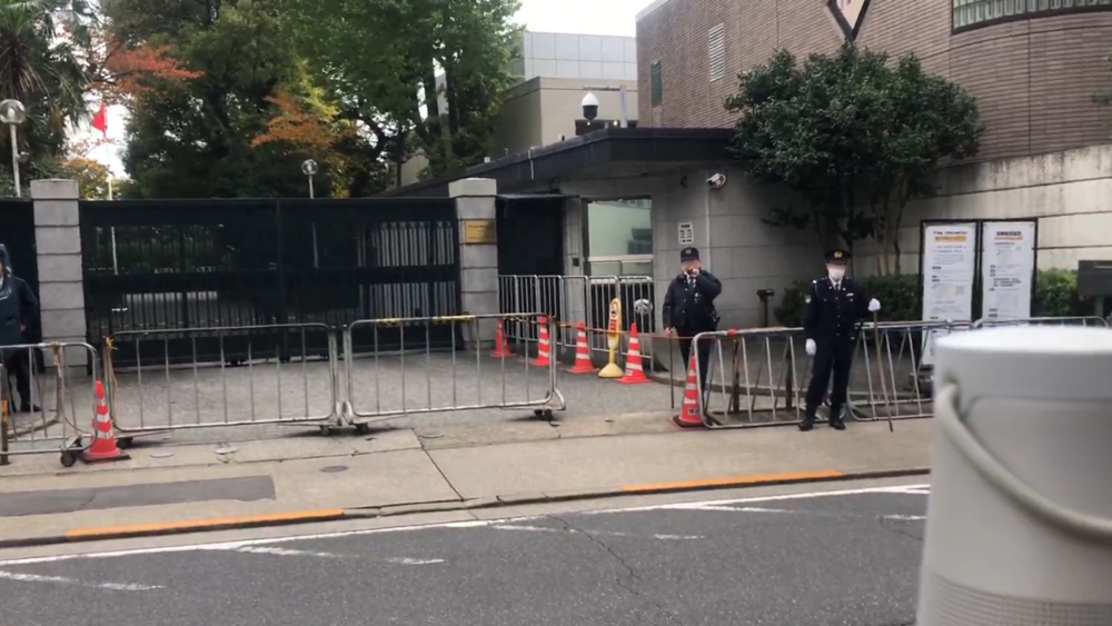 日網友在中國駐日大使館門口　播館長痛罵習近平音檔　台網友：用魔法打敗魔法！