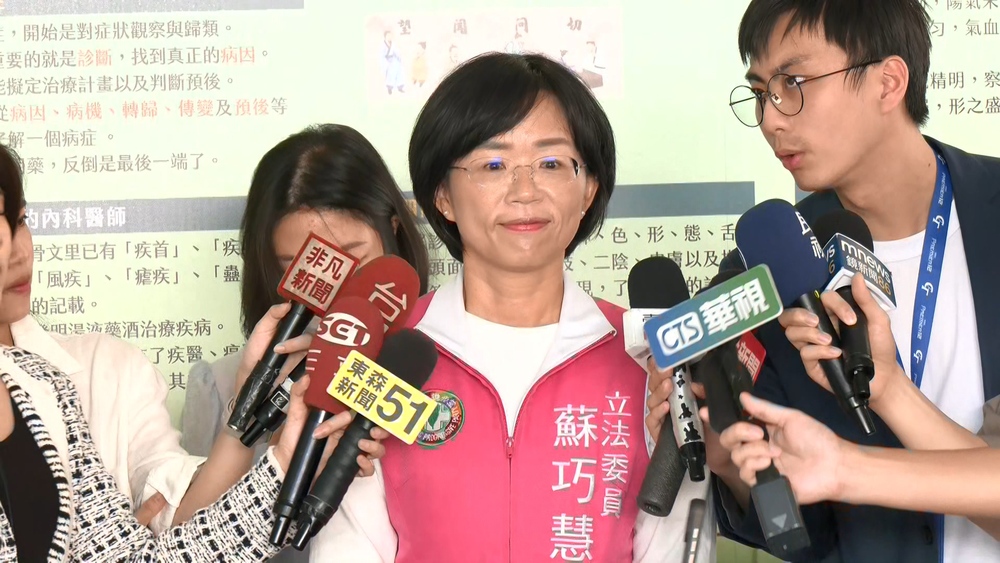 黃國昌稱「蘇巧慧鼓勵我選到底」　蘇巧慧駁：已做好準備面對一對一的選戰