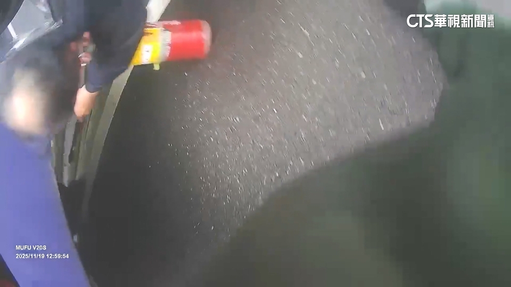 基隆公車底盤起火！　乘客急逃命　公車處：離合器故障