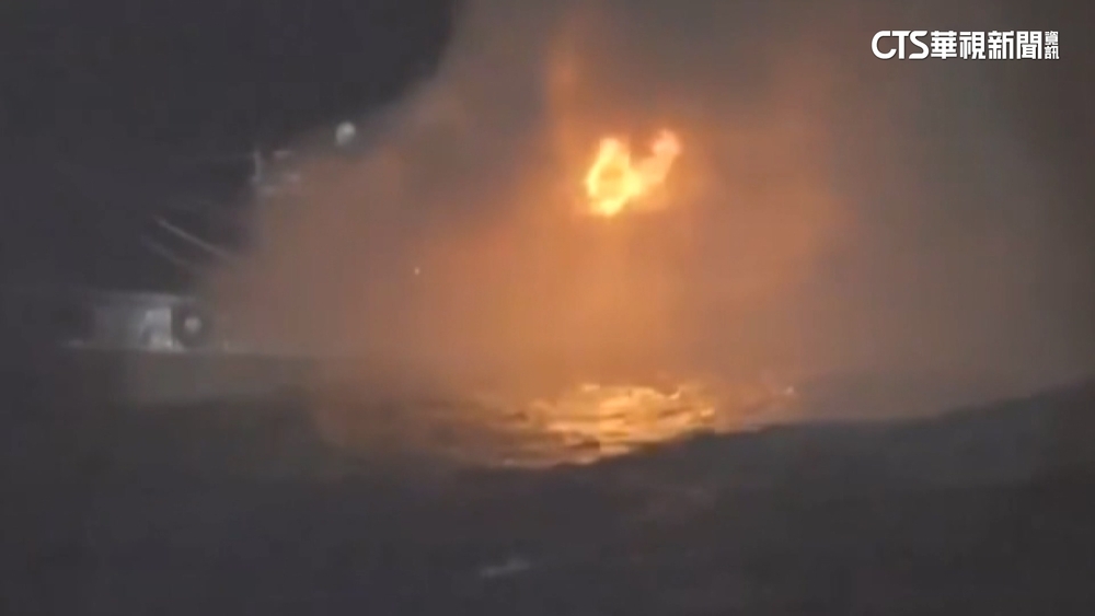 共軍擾台領空海域　海巡仍馳援中國漁船滅火助15人逃生