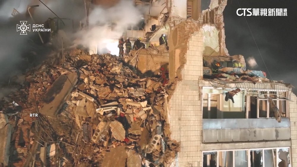 俄大規模空襲烏克蘭西部！1公寓大樓遭擊中　至少26死