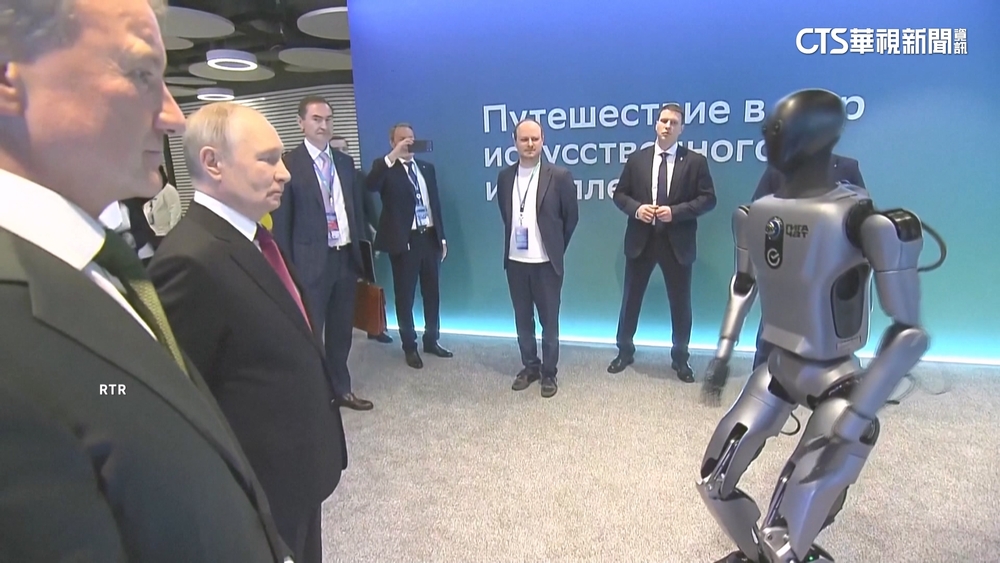 俄宣示全力發展人工智慧　普丁觀看AI機器人跳舞
