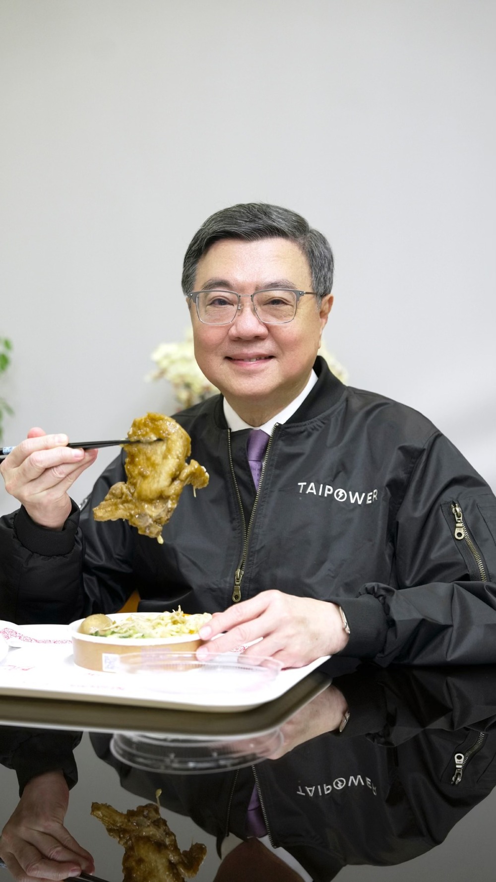 沒吃日水產改嗑台灣豬！　卓榮泰喊「分工一下」：都美味！