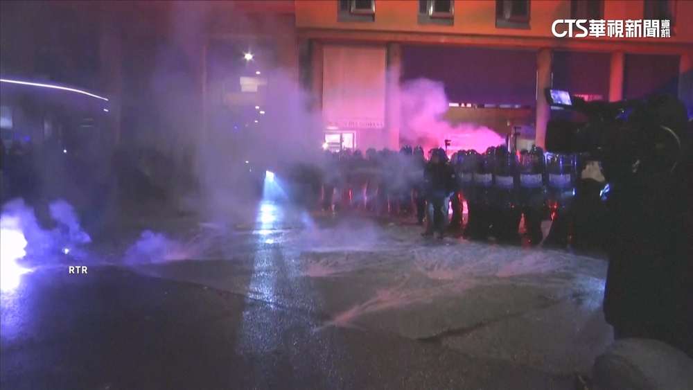 抗議以色列殘暴　義人反對與以色列體育交流.與警對峙