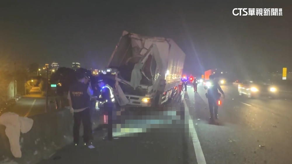 國1大雅段奪命撞！貨車撞破隔音牆　副駕男噴飛亡