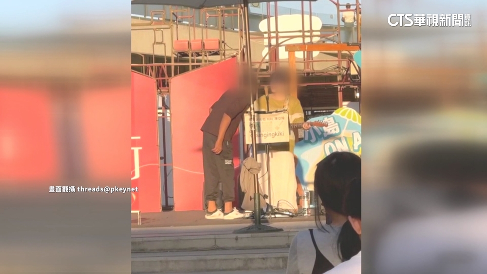 擅闖舞台噁貼臉　女歌手花容失色　男子歉：醉了