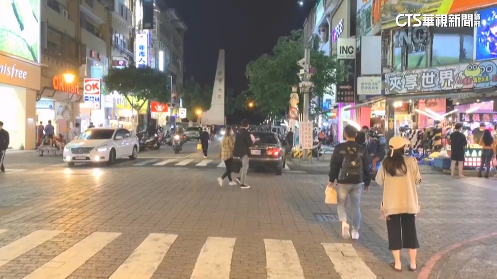 逢甲夜市巷弄窄！　70支滅火器.近50支監視器加強防災