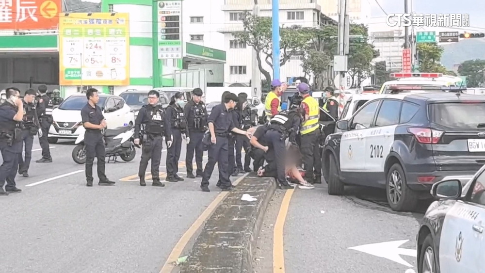 桃園逾20警抓毒犯！　街頭警匪追逐　開8槍擊胎逮人