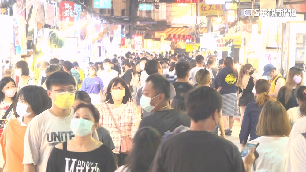 逢甲夜市巷弄窄！　70支滅火器.近50支監視器加強防災