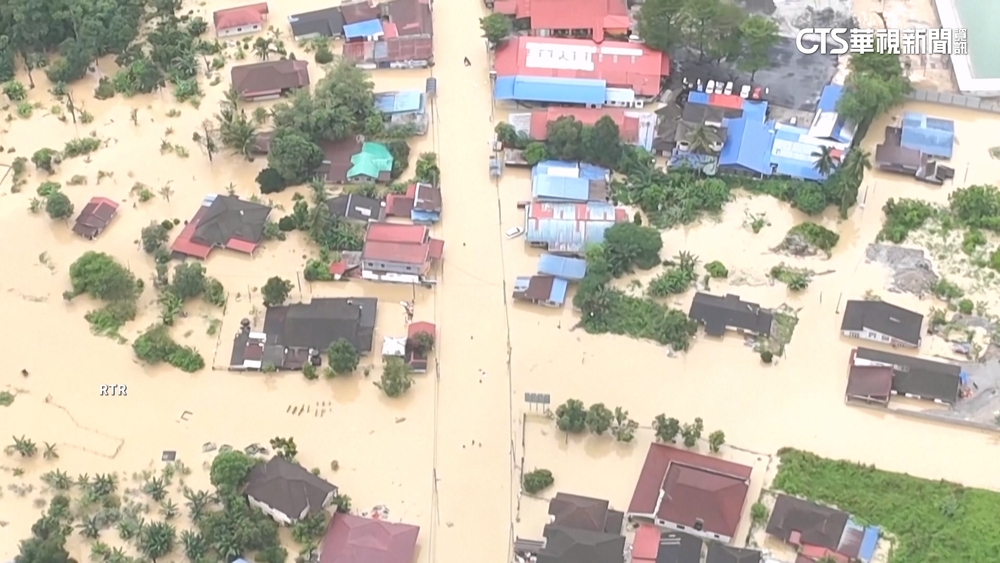 馬來西亞暴雨導致洪災　大水淹7州逾1.1萬人受苦