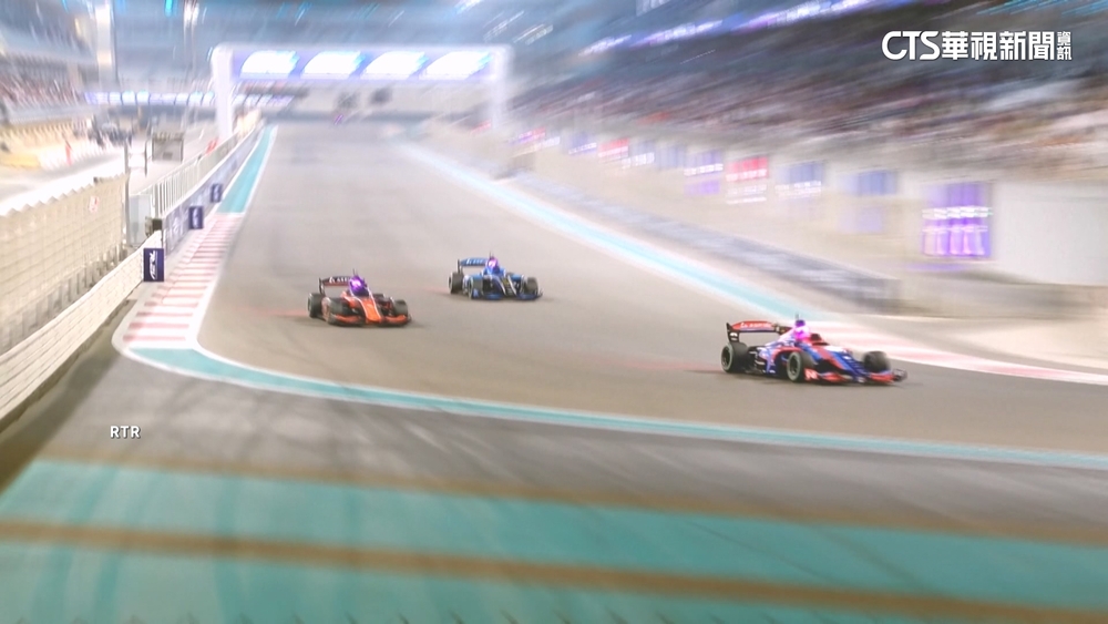 無人駕駛！　阿布達比自駕賽車聯盟「撞車事故」