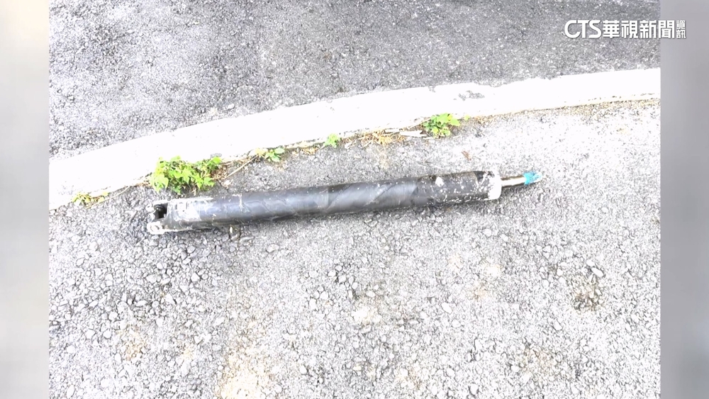 國道對向飛來「傳動軸」狠砸　駕駛嚇：人生跑馬燈