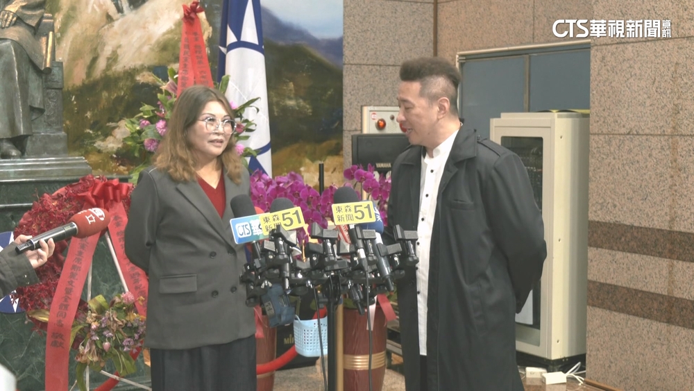 何鷹鷺宣布「要退黨」　　李明璇「快走不送」：言行完全是害群之馬